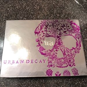 Urban Decay eye shadow palette